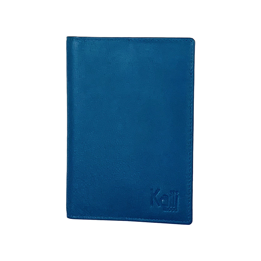 K10237MB | Copertina per Passaporto in Vera Pelle pieno fiore, con leggera grana. Colore Blu Jeans. Dimensioni da chiusa: cm 10 x 14 x 1 - Confezione: Gift Box rigido fondo/coperchio-1