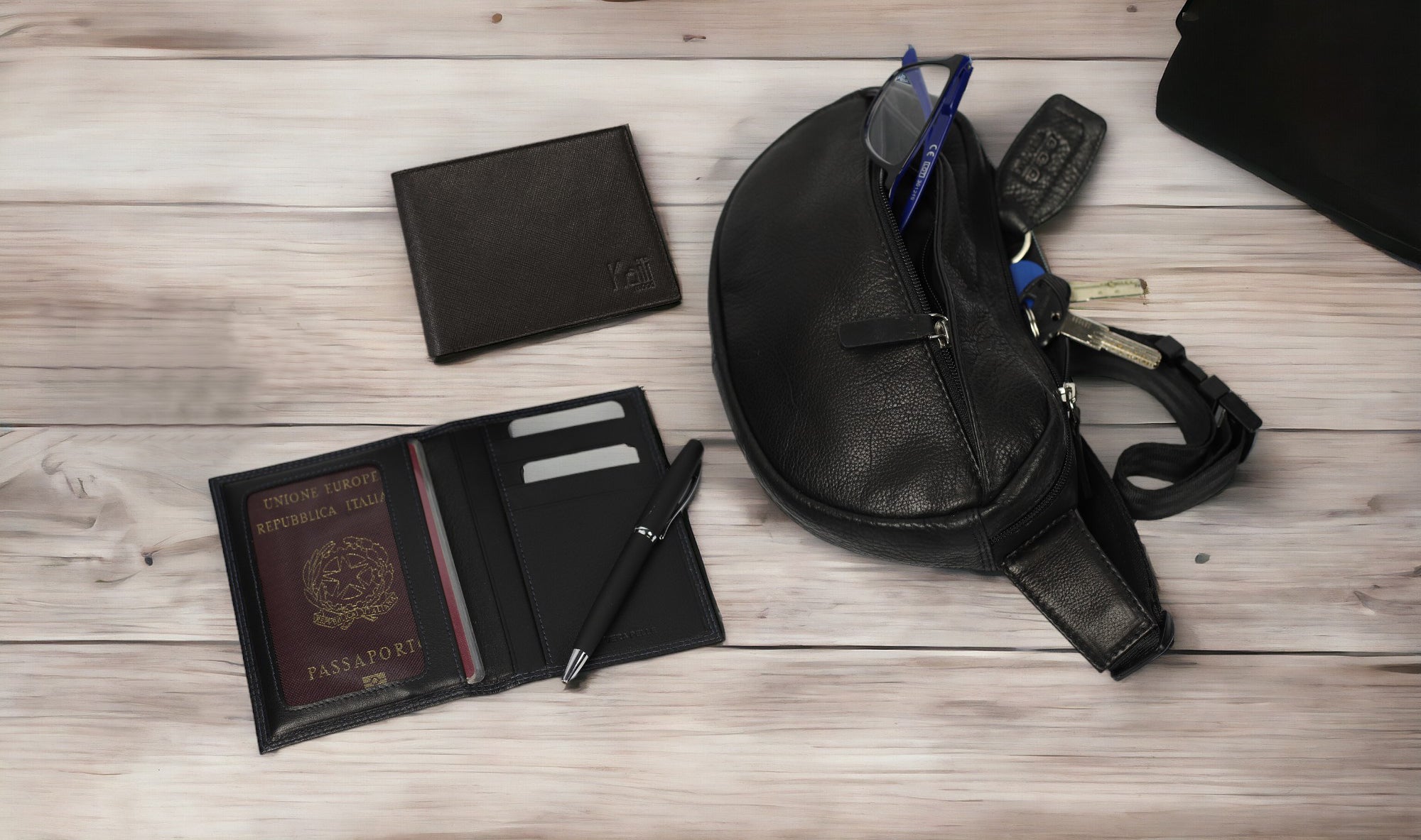 K10812AB | Portafogli Uomo in Saffiano Vera Pelle. Colore Nero. 8 slots per le carte di credito. Dimensioni da chiuso: cm 12,5 x 9,5 x 1. Confezione: Gift Box rigido fondo/coperchio-3